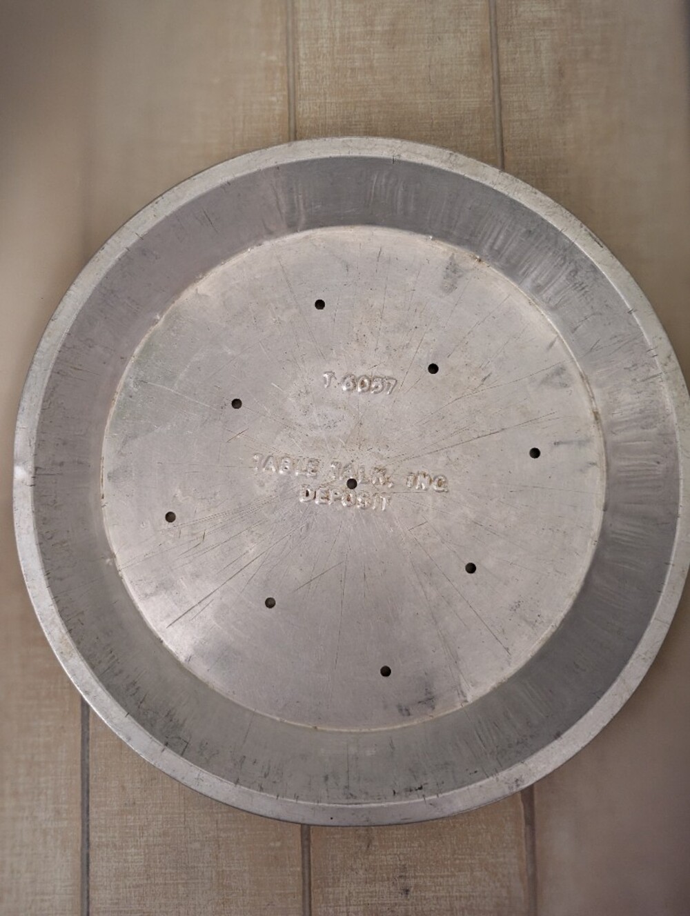 Vintage MCM Table Talk Pie Vented Pie Tin